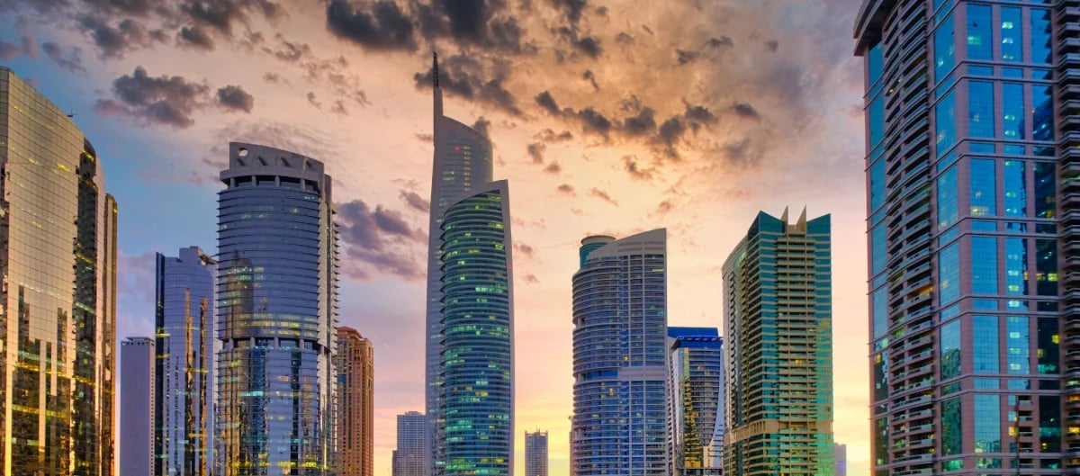 img-destinations-jlt-section-tall-only